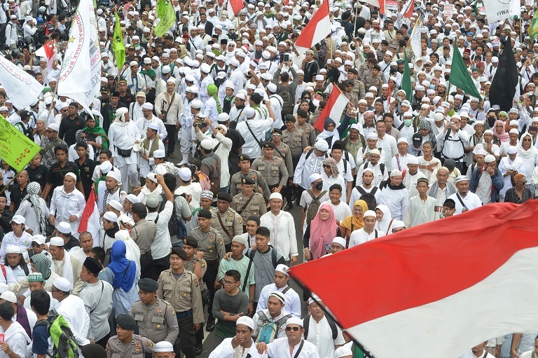 Nguoi dan Jakarta bieu tinh chong thi truong anh 1