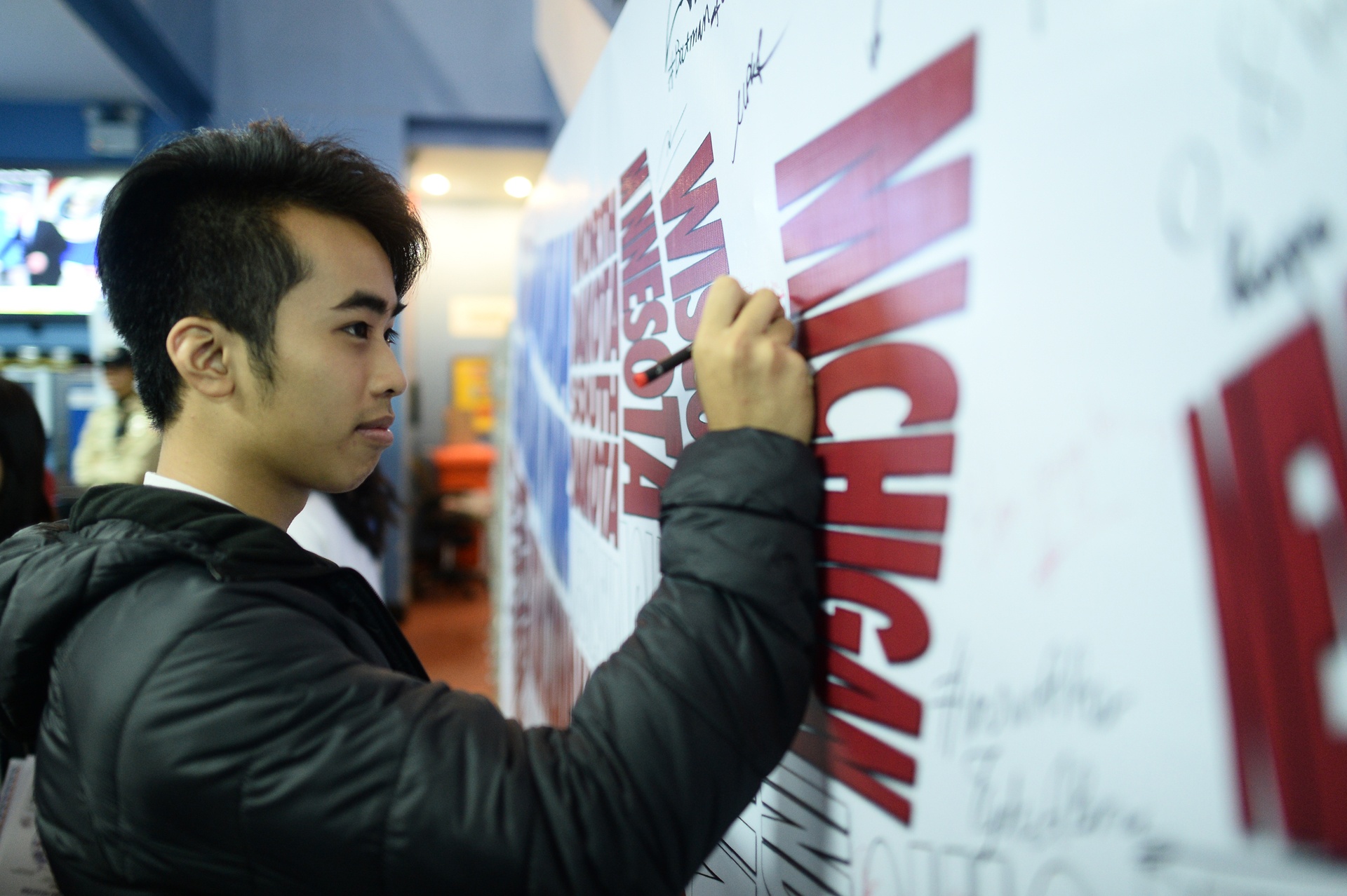 Không khí theo dõi bầu cử ở Đại sứ quán Mỹ tại Hà ảnh 4 Khong khi theo doi bau cu o Dai su quan My tai Ha anh 4