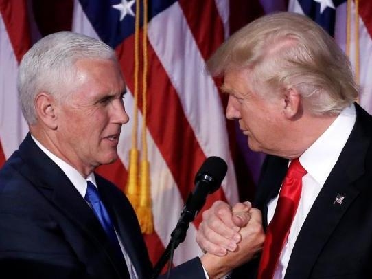 Pho tuong cua Trump dung dau qua trinh chuyen giao quyen luc hinh anh