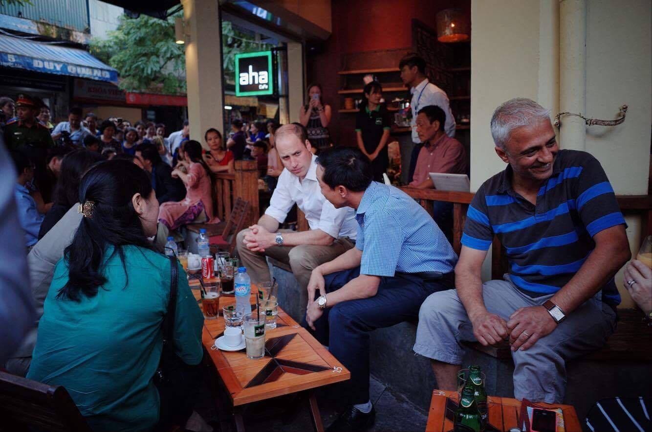 Hoang tu Anh tan bo pho co Ha Noi hinh anh