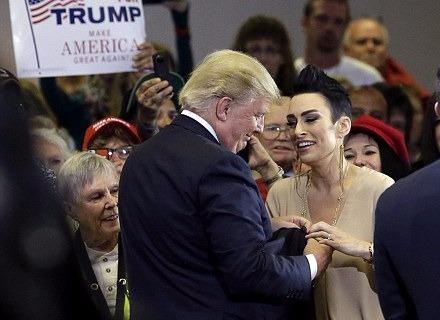 Chuyen chua ke ve 'manh thuong quan' Donald Trump hinh anh