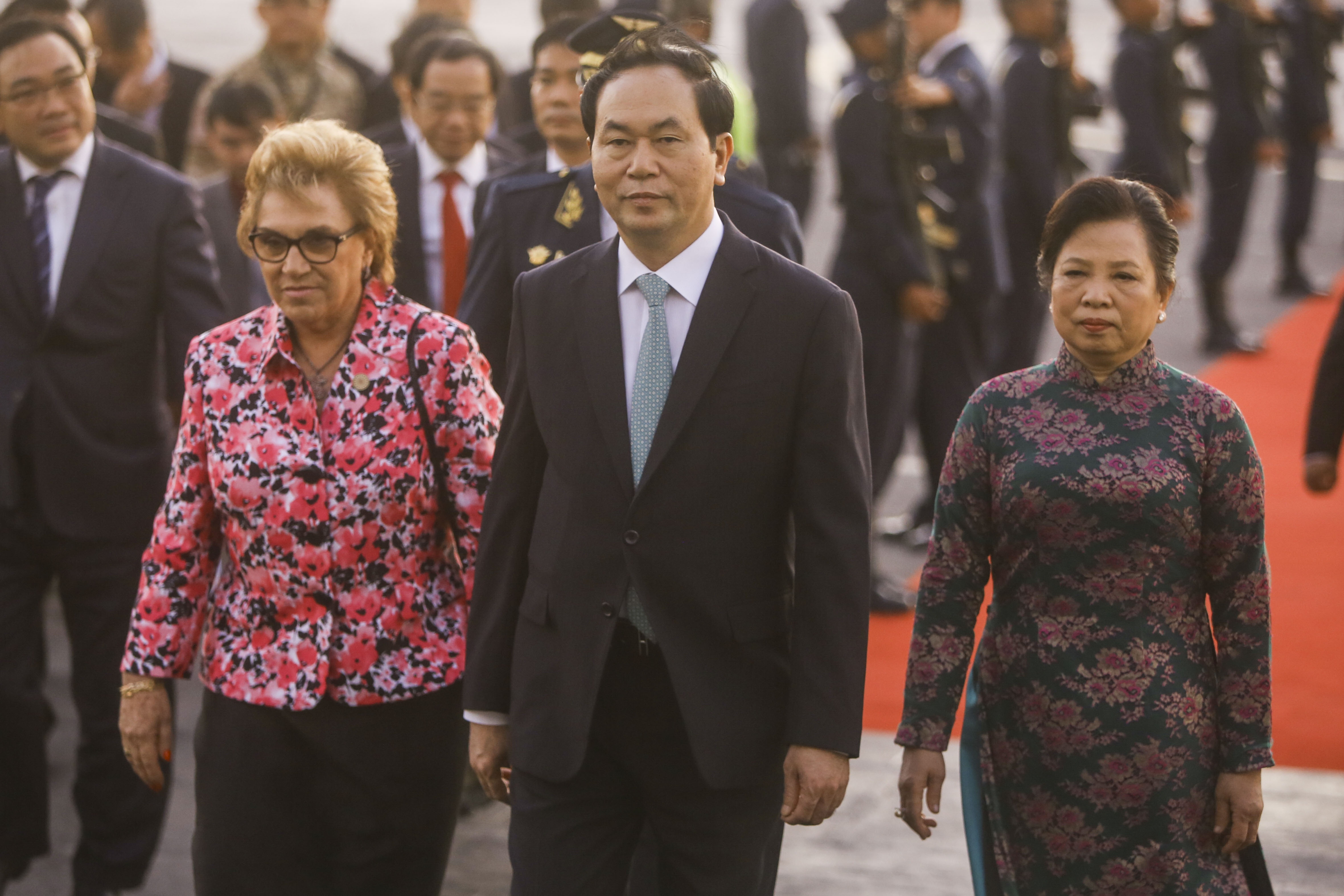 Chu tich nuoc Tran Dai Quang den Peru du hoi nghi APEC 2016 hinh anh