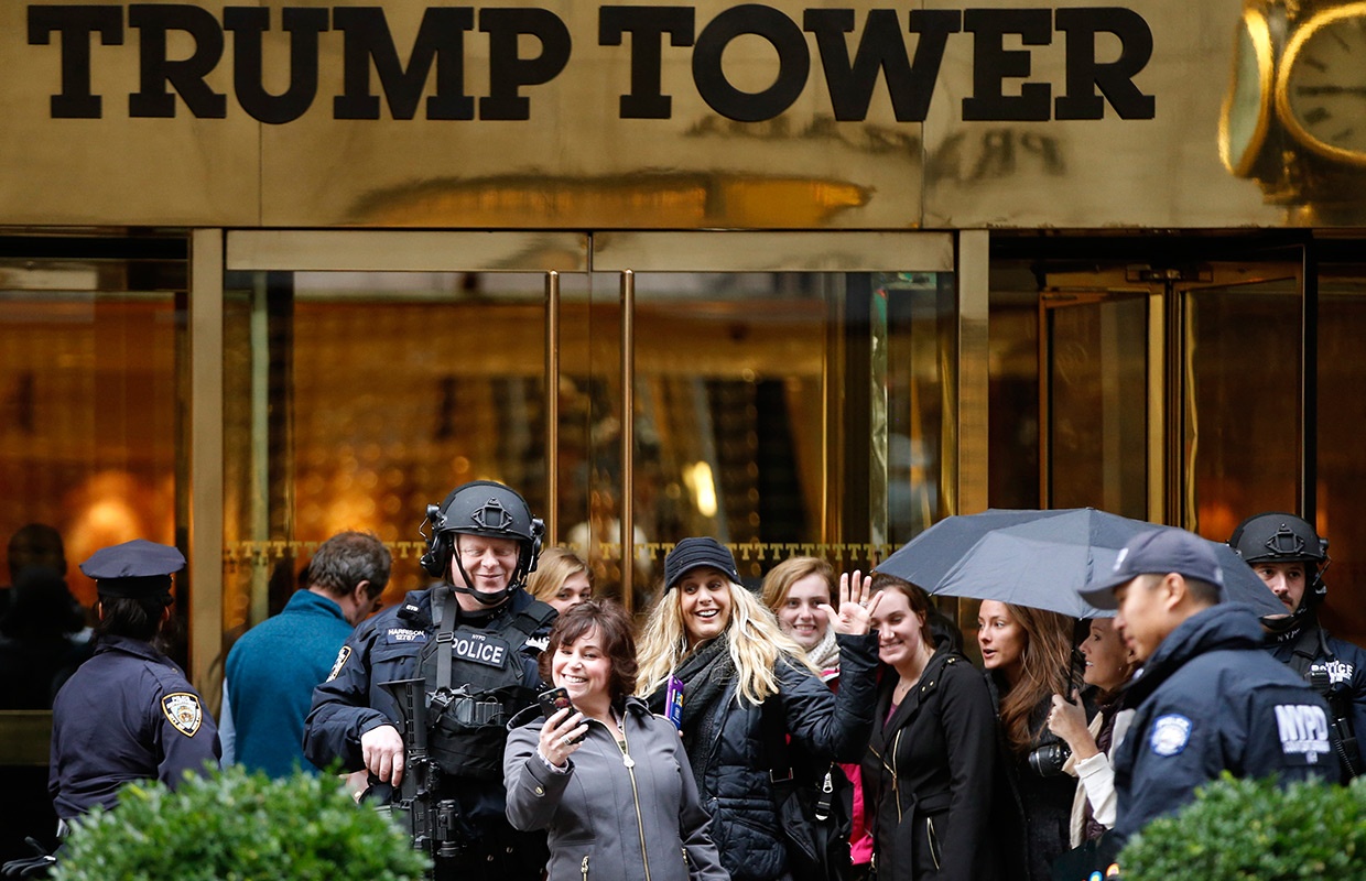 Toa thap Trump tro thanh dia diem chup anh tu suong anh 1