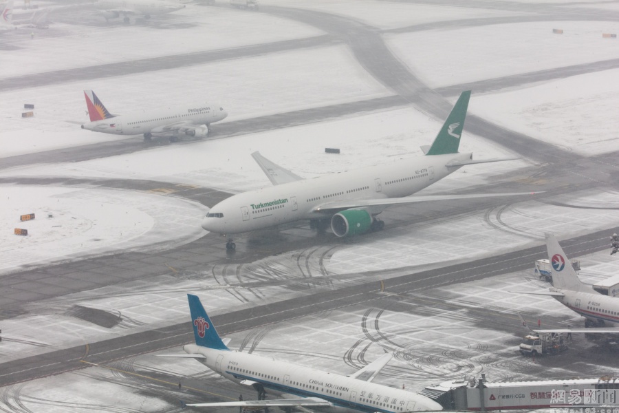 Don dot ret lon nhat 30 nam, Bac Kinh huy nhieu chuyen bay hinh anh