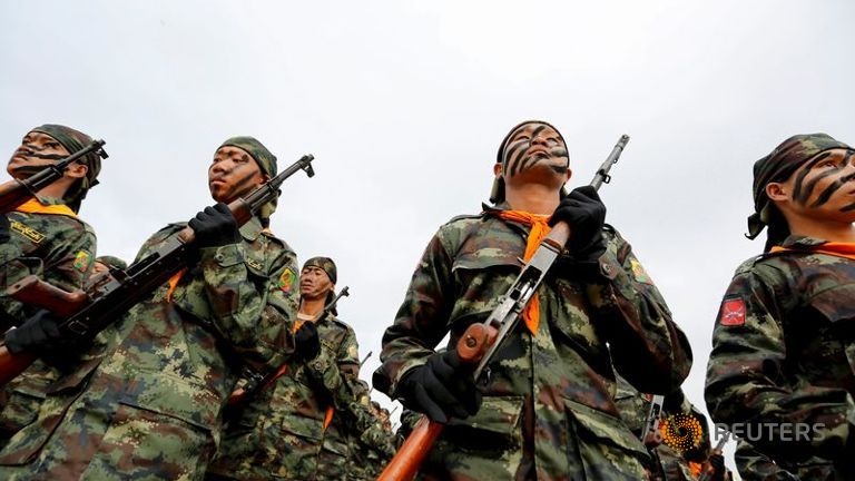 Quan doi TQ trong tinh trang bao dong gan bien gioi Myanmar hinh anh