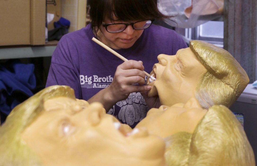 sản xuất mặt nạ Donald Trump ở Nhật ảnh 4 san xuat mat na Donald Trump o Nhat anh 4