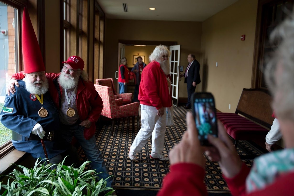 Truong dao tao ong gia Noel chuan bi Giang sinh anh 2