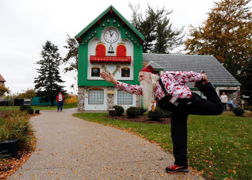 Truong dao tao ong gia Noel chuan bi Giang sinh anh 10