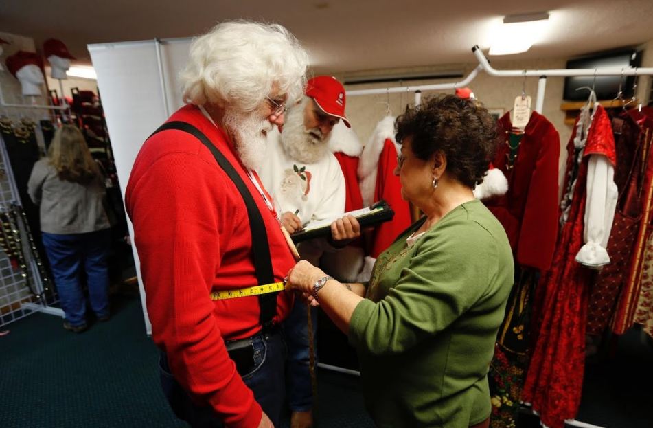 Truong dao tao ong gia Noel chuan bi Giang sinh anh 7