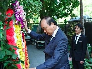 Lanh dao Viet Nam vieng lanh tu Cuba Fidel Castro hinh anh