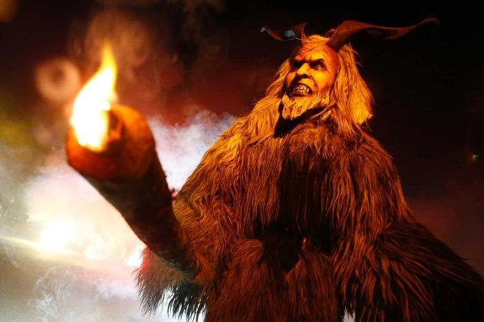 Phien ban quy du cua ong gia Noel trong van hoa Ao hinh anh