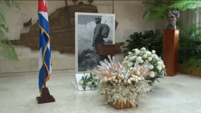 Cuba cong bo hinh anh hop dung tro cot lanh tu Fidel Castro hinh anh