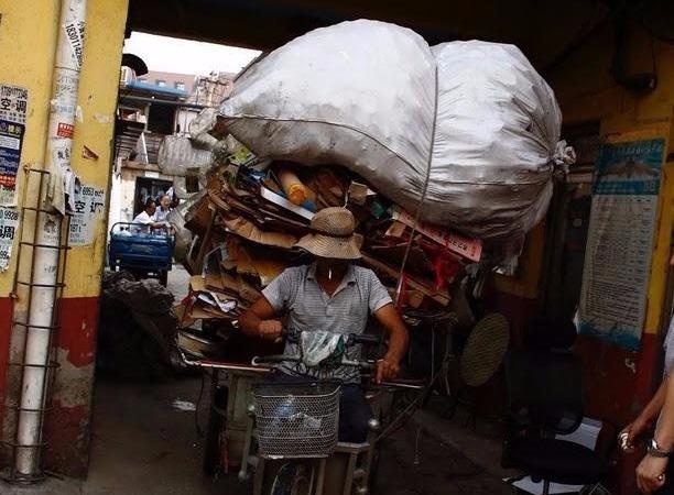 Nguoi ngoai tinh kho cuc muu sinh tai bai phe lieu Bac Kinh hinh anh