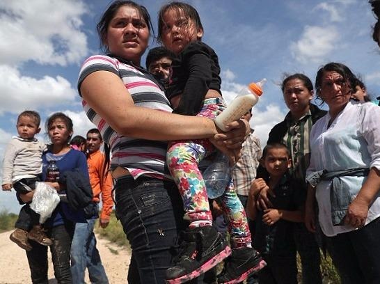 Nguoi di cu hoi ha toi My truoc ngay Trump nham chuc hinh anh