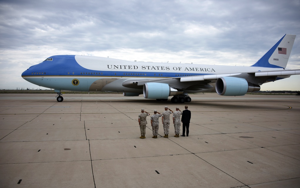 Donald Trump huy dat hang chuyen co tong thong anh 1