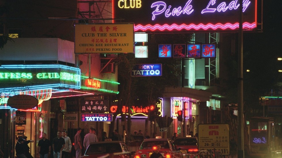 Pho den do Hong Kong va nguy co lui ve hoat dong ngam hinh anh