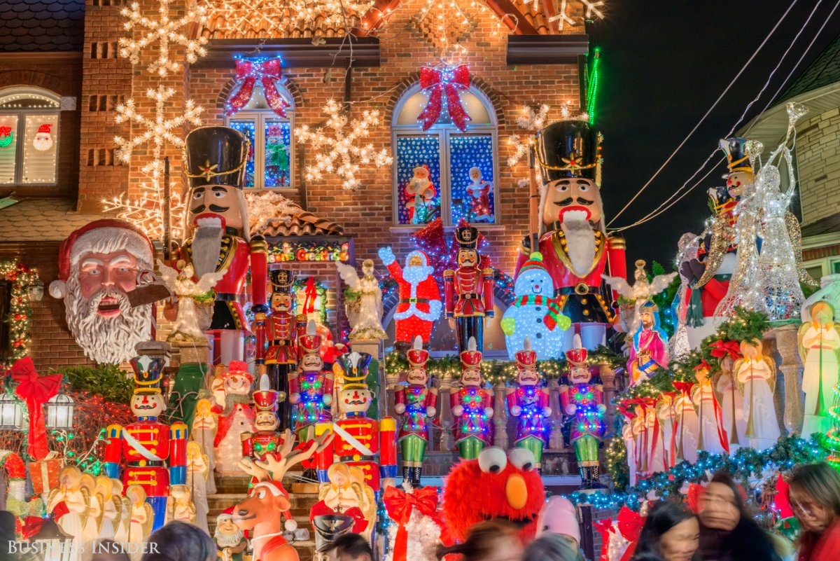 Khong khi Giang sinh ngap tran con pho New York hinh anh