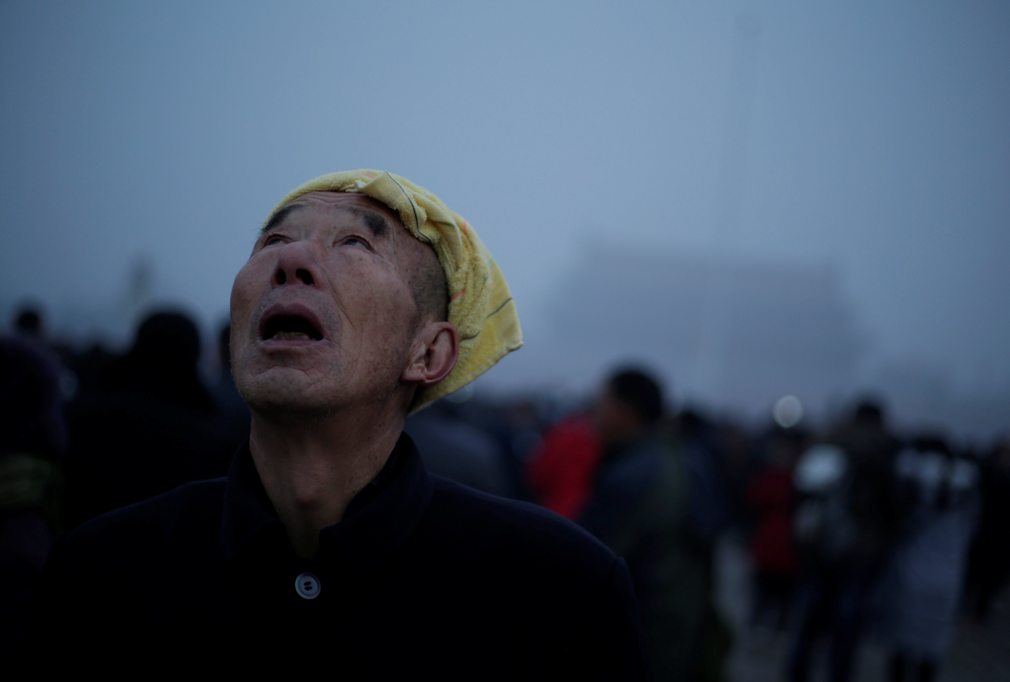 Dan Trung Quoc 'lo mo' trong khoi mu day dac hinh anh