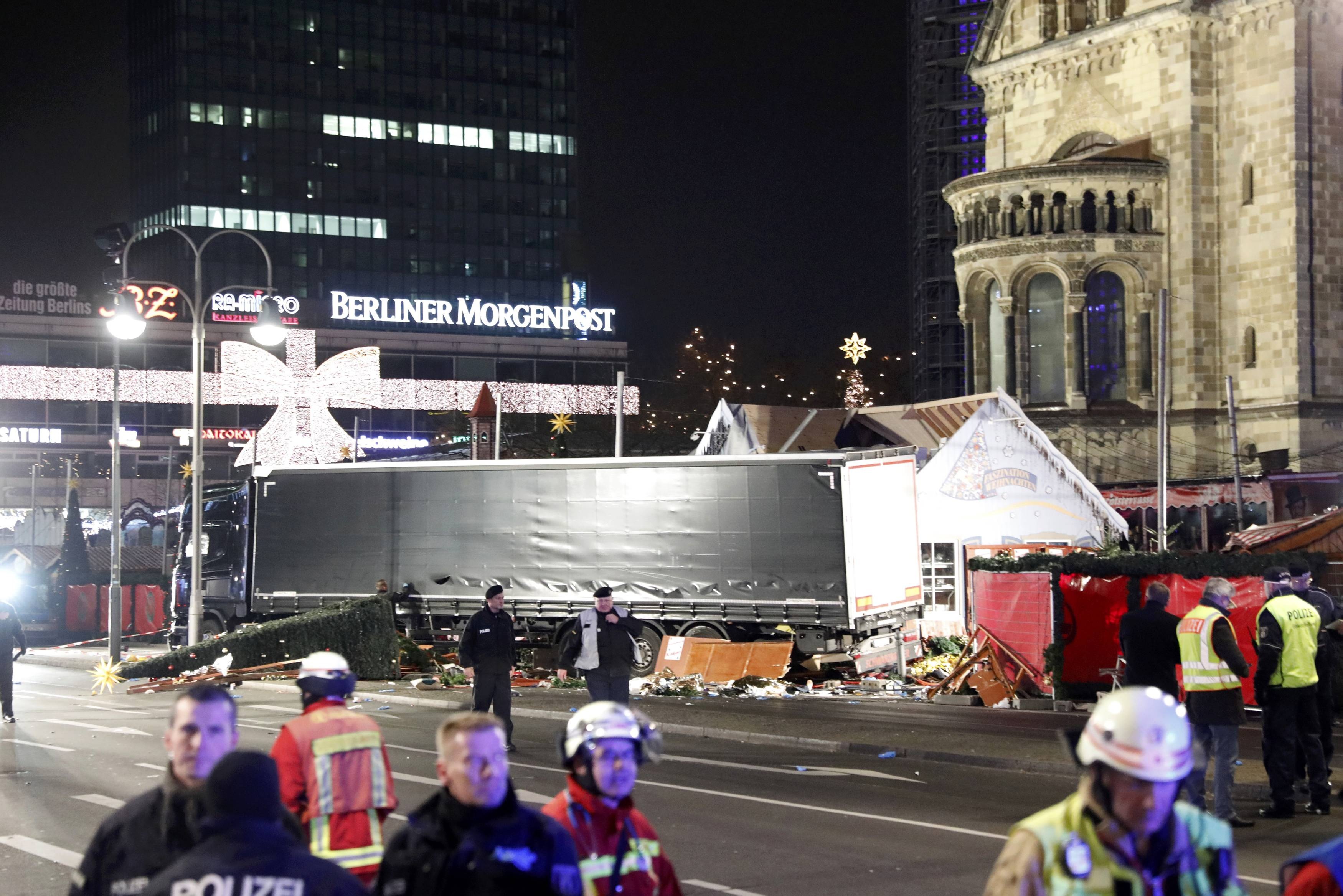 vu khi tan cong cua khung bo anh 2