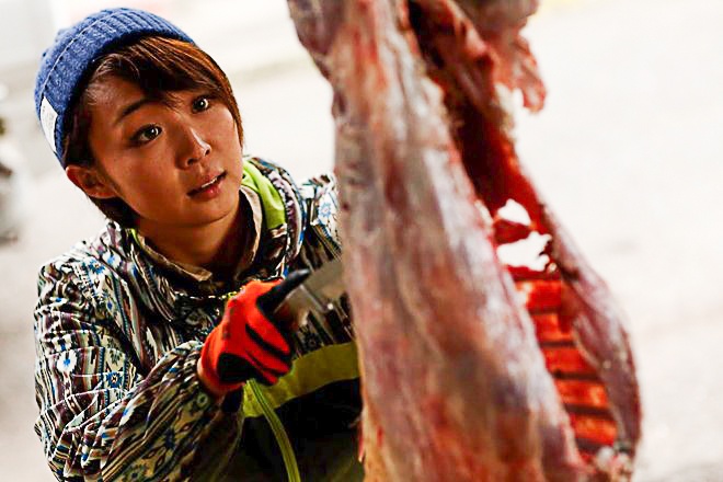 Lon rung tang vot, Nhat huy dong phu nu di san hinh anh