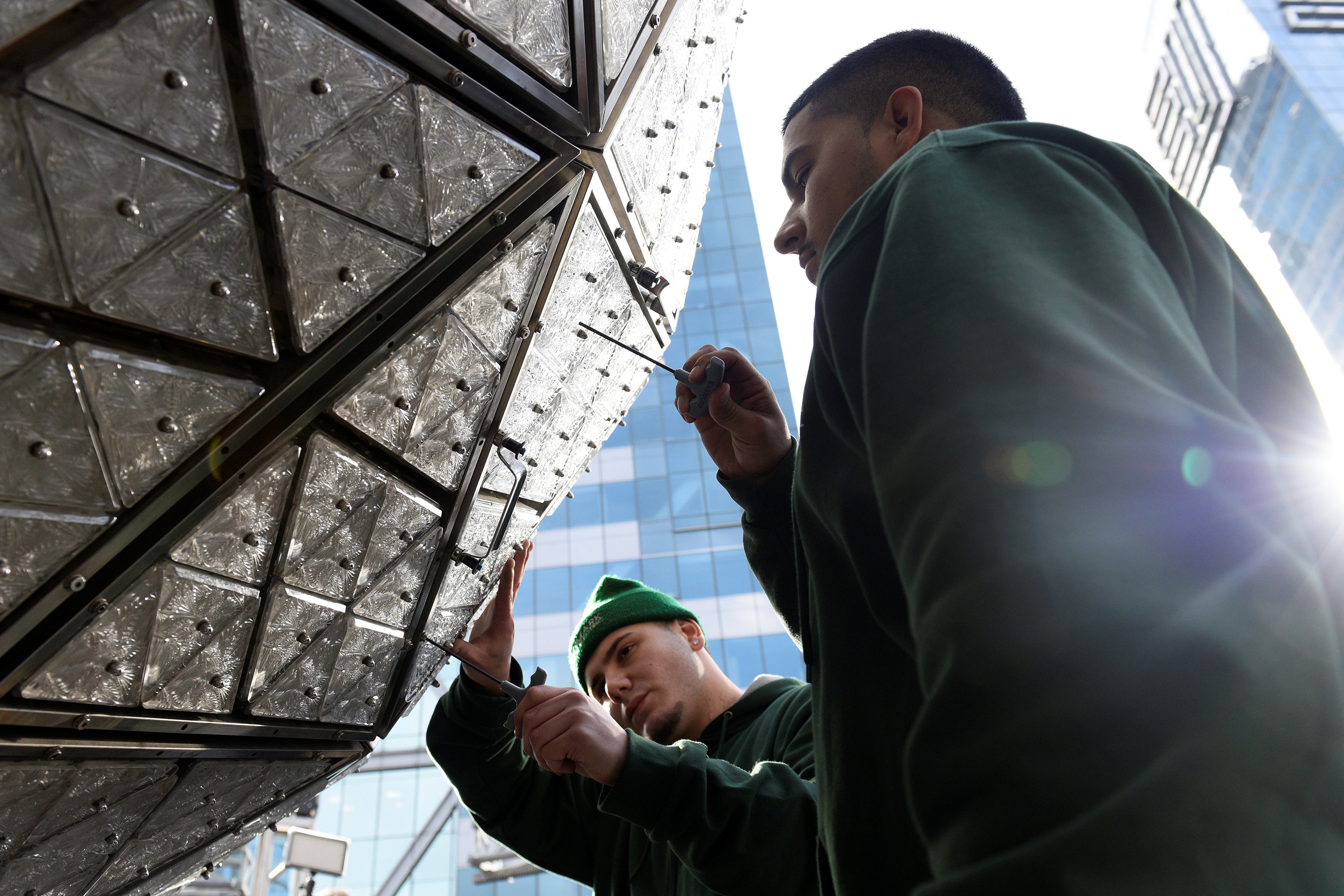 New York hoan thien qua cau pha le chao nam moi hinh anh