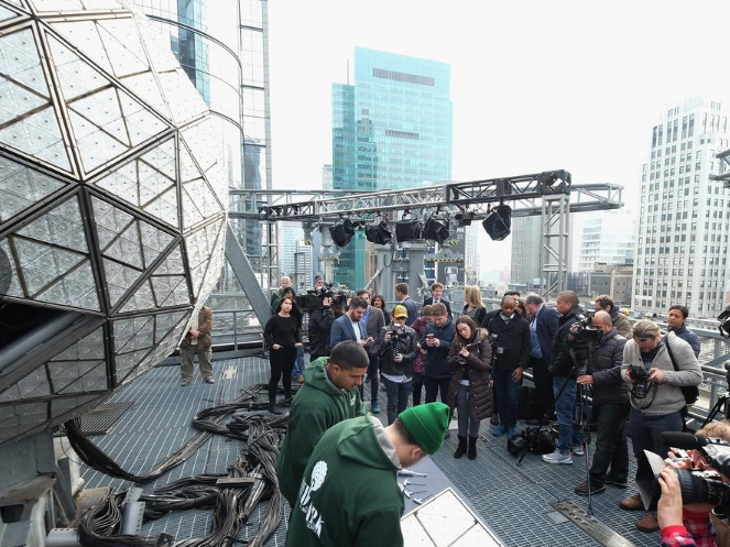 quả cầu pha lê ở Quảng trường Thời đại ảnh 7 qua cau pha le o Quang truong Thoi dai anh 7