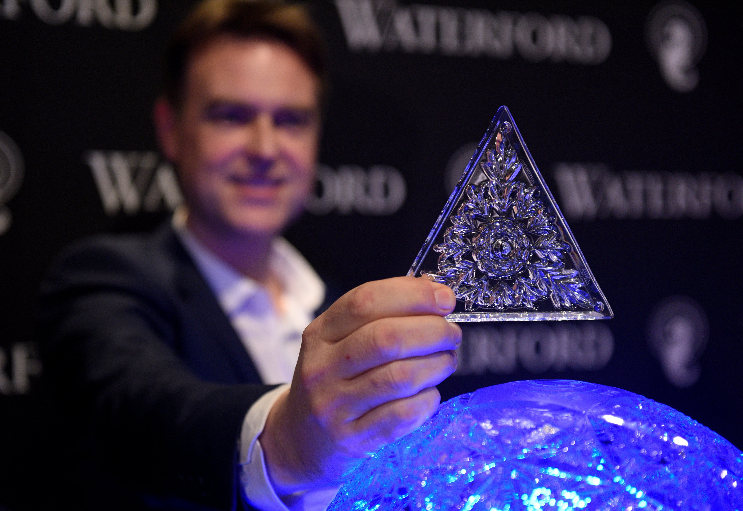 qua cau pha le o Quang truong Thoi dai anh 2