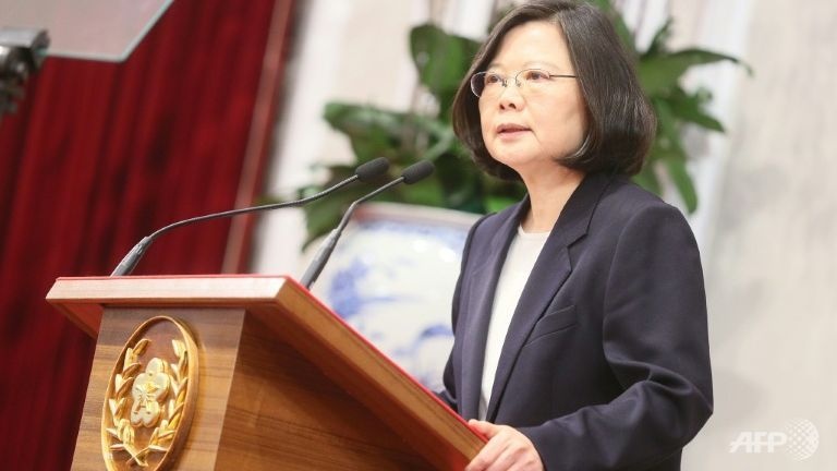 Lanh dao Dai Loan len duong toi My, Trung Quoc theo doi sat hinh anh