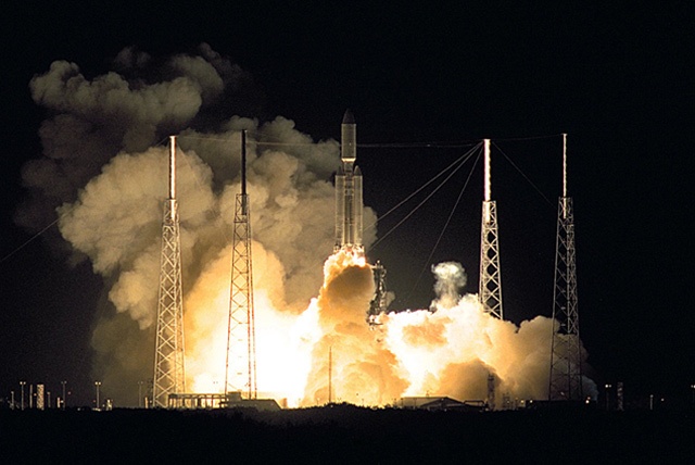 Tau tham do khong gian Cassini duoc phong thanh cong hinh anh