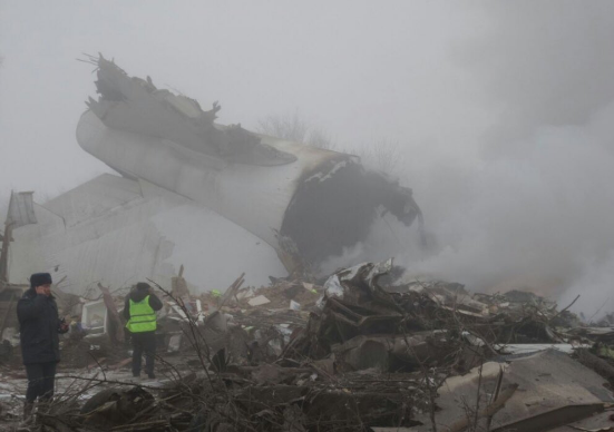 May bay Tho Nhi Ky lao xuong nha dan, 37 nguoi chet hinh anh