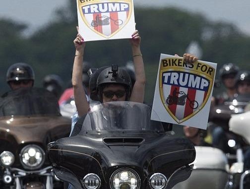 5.000 tay dua den giup Trump trong ngay nham chuc hinh anh