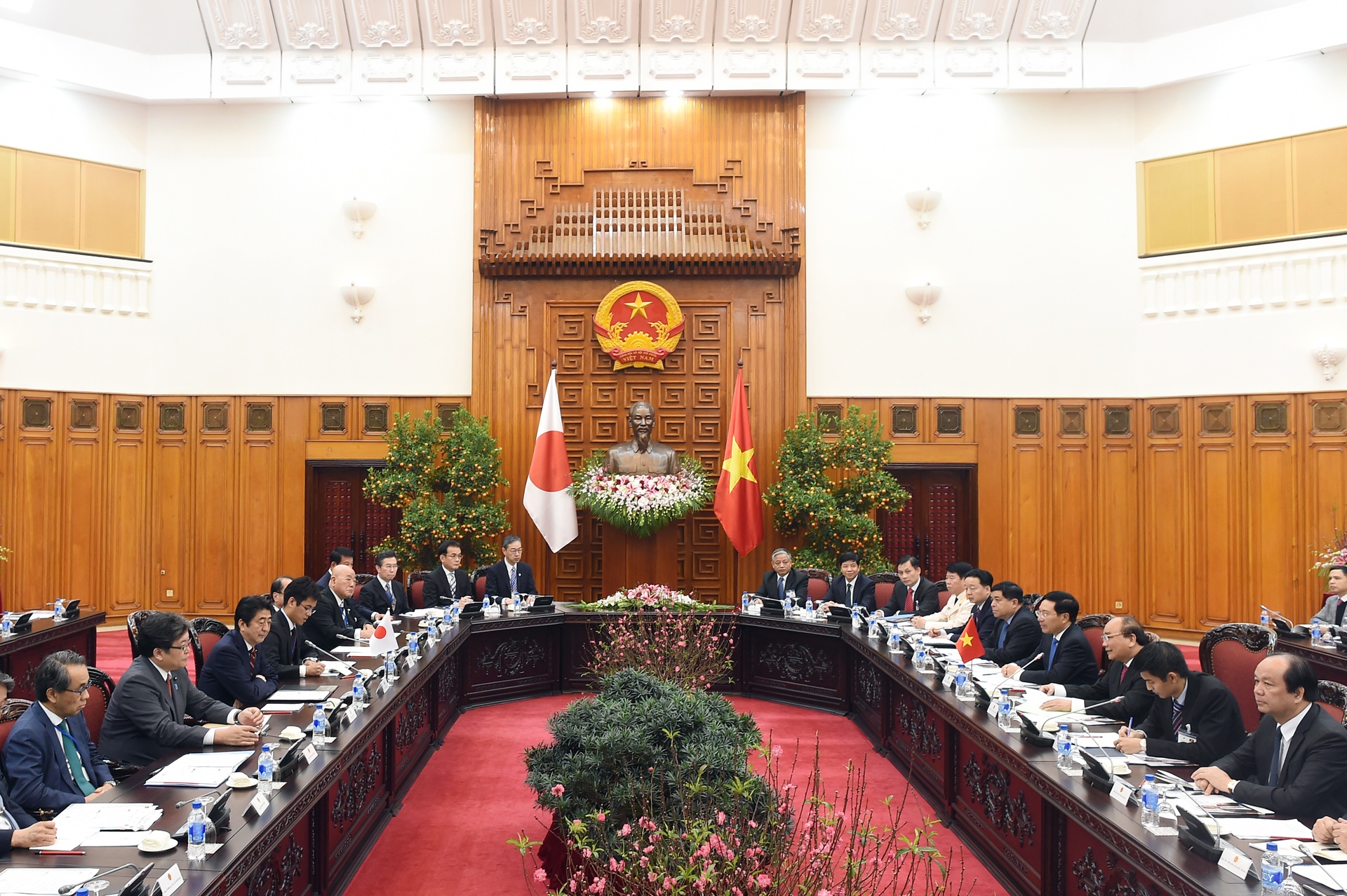 lễ đón Thủ tướng Shinzo Abe ở Hà Nội ảnh 8 le don Thu tuong Shinzo Abe o Ha Noi anh 8