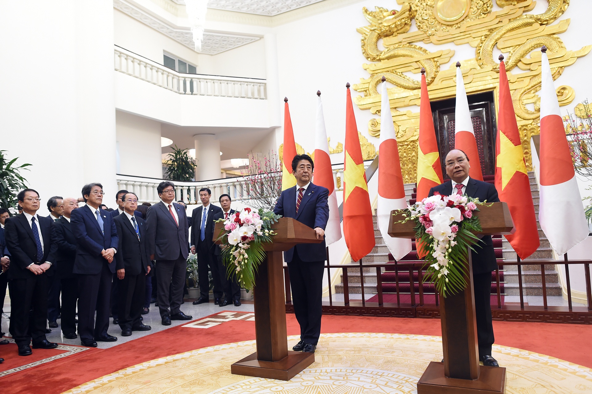 lễ đón Thủ tướng Shinzo Abe ở Hà Nội ảnh 9 le don Thu tuong Shinzo Abe o Ha Noi anh 9