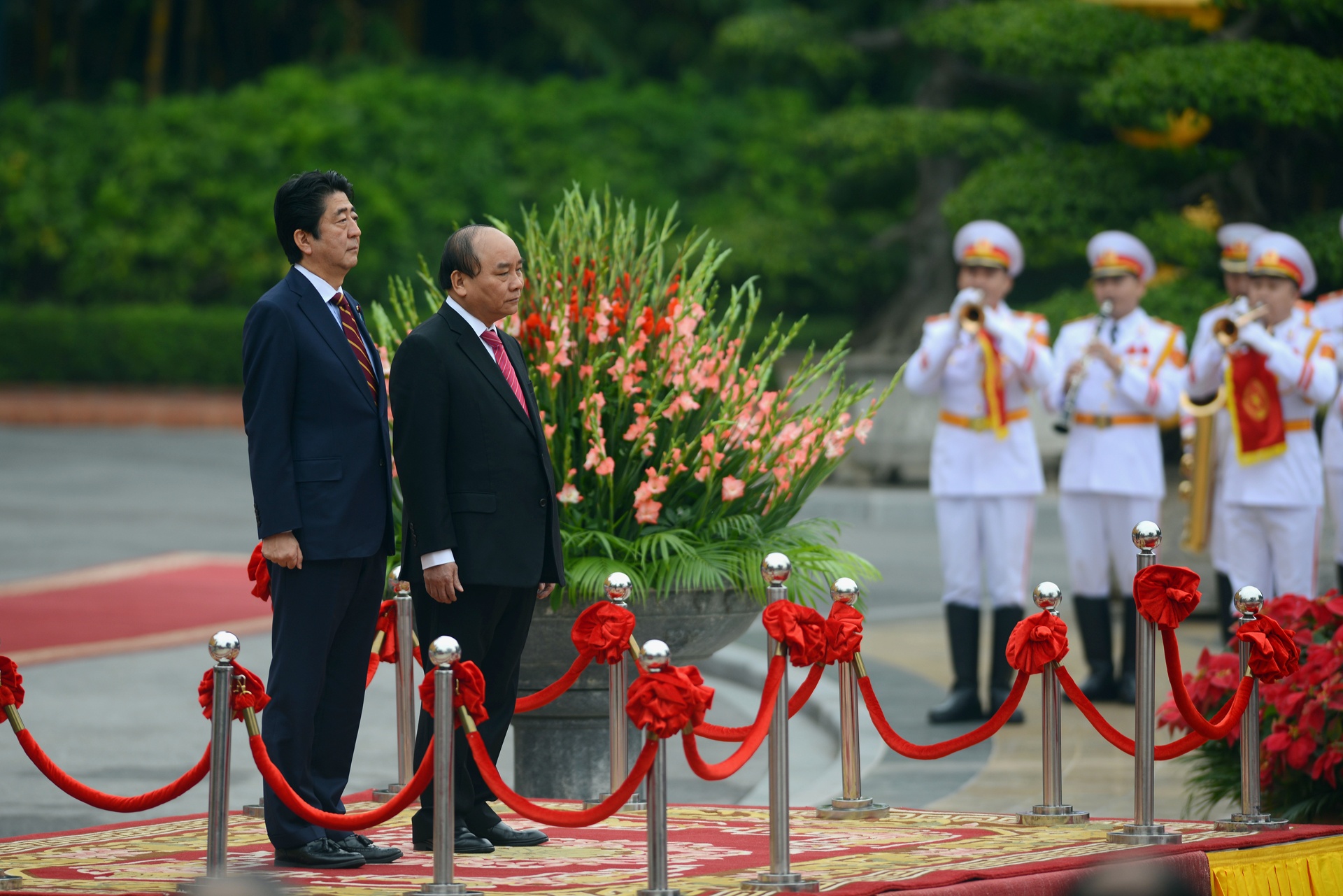 lễ đón Thủ tướng Shinzo Abe ở Hà Nội ảnh 3 le don Thu tuong Shinzo Abe o Ha Noi anh 3