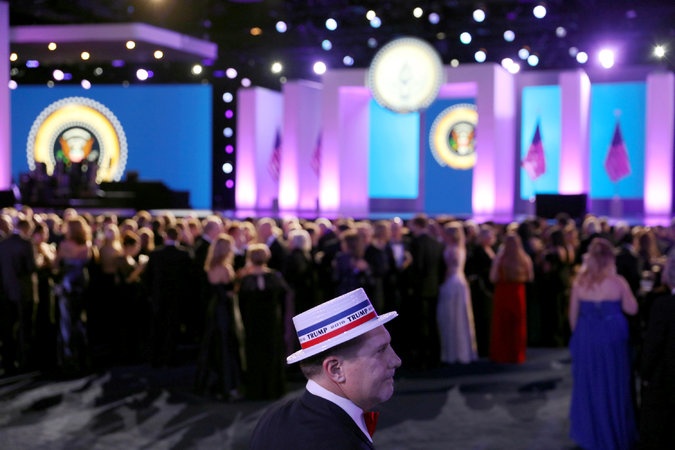 vo chong Trump khieu vu anh 6