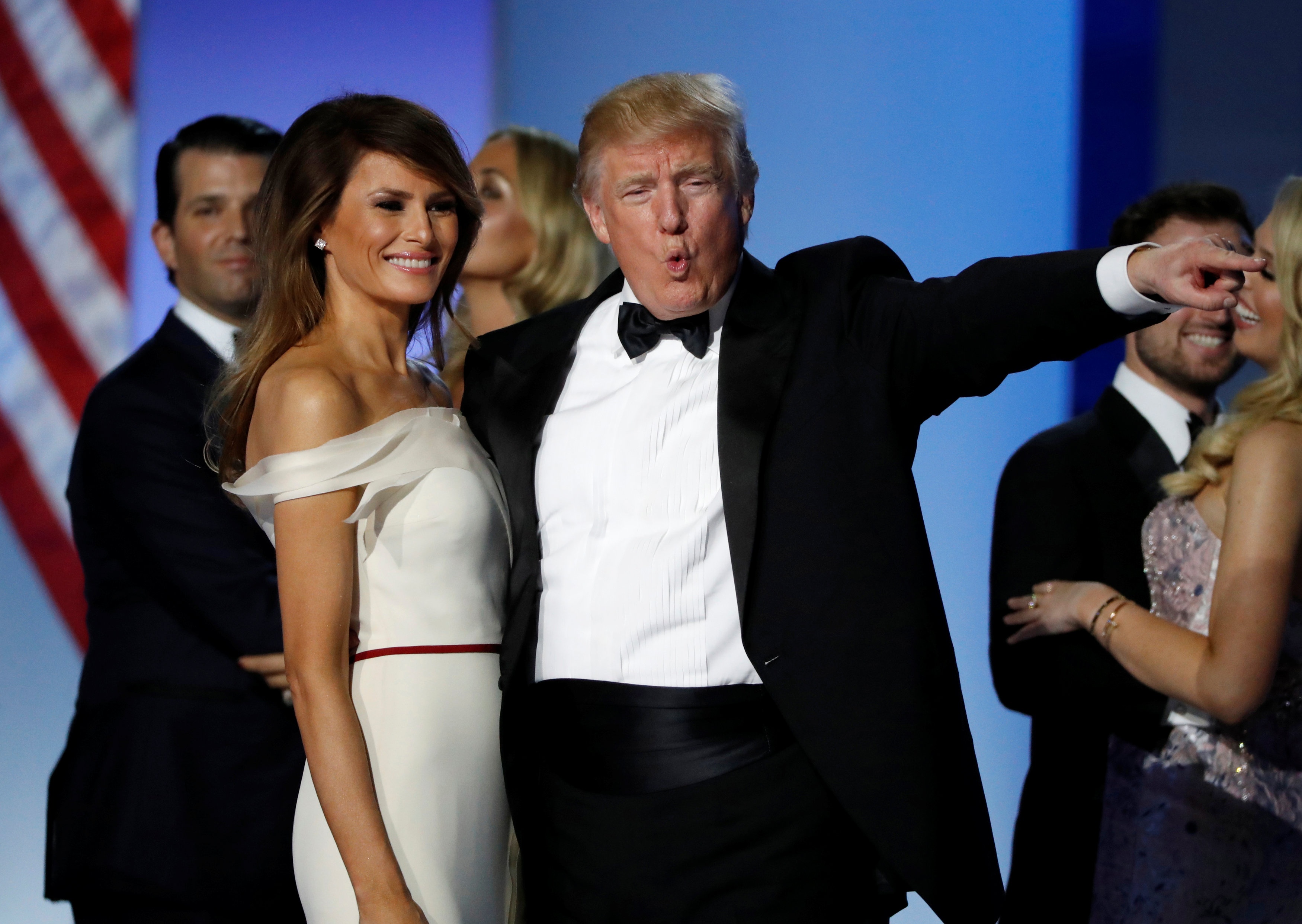 vo chong Trump khieu vu anh 9