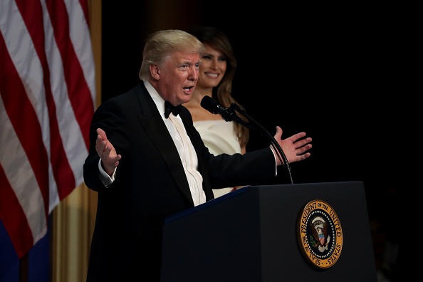 vo chong Trump khieu vu anh 10