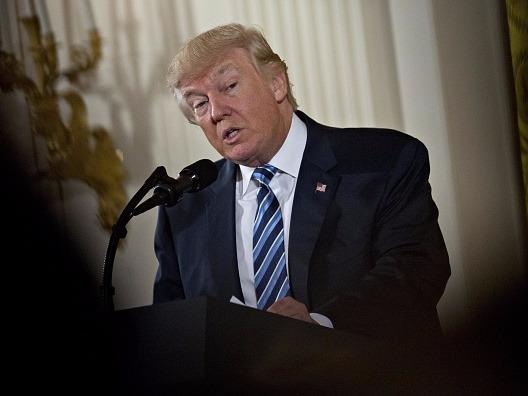 Trump khoi dau roi loan, cac tro ly lo lang hinh anh