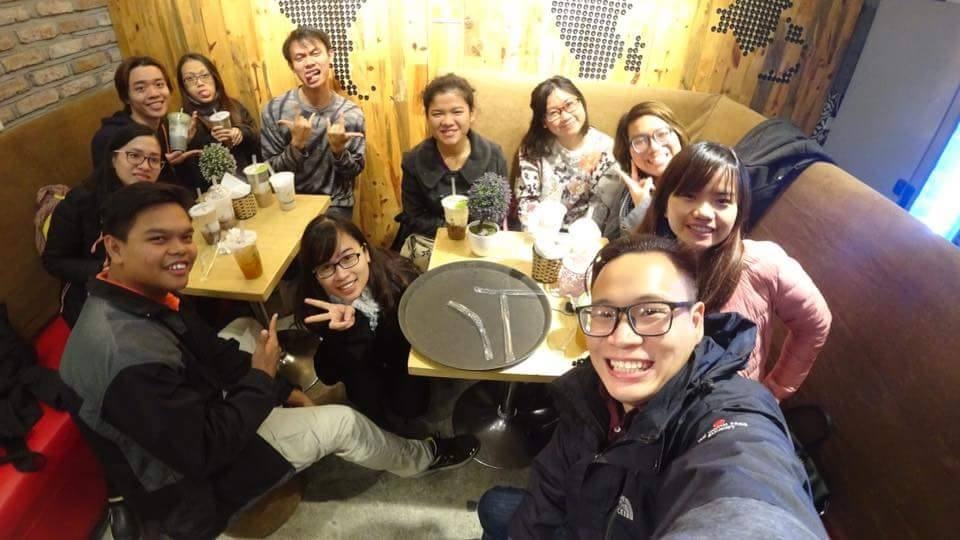 Nguoi nuoc ngoai ke chuyen Tet Viet khong co don hinh anh