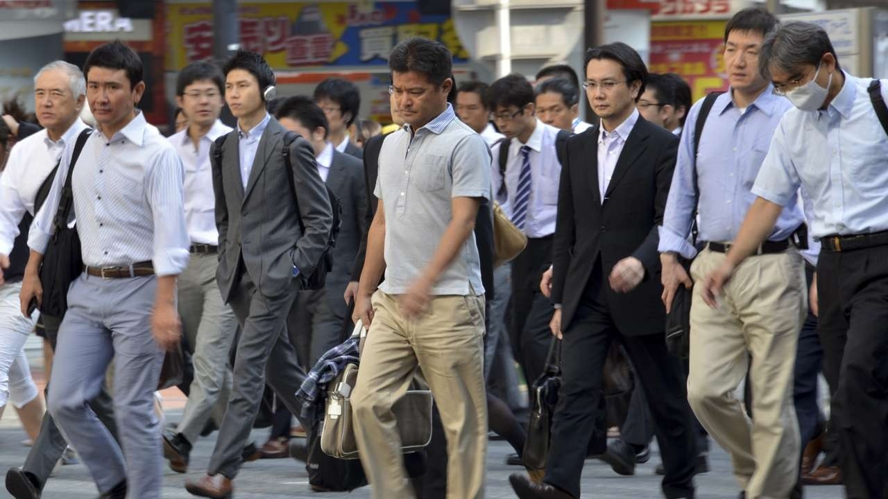 Dan ong hien dai Nhat: Khong ruou, khong xe, khong 'so' sep hinh anh