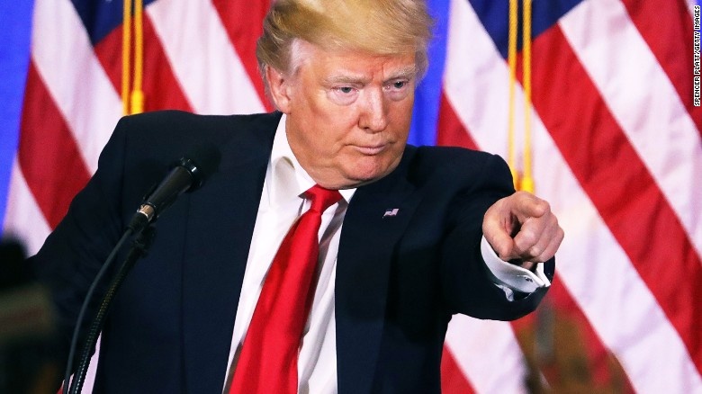 Ong Trump doa cat ngan sach cho California vi van de nhap cu hinh anh