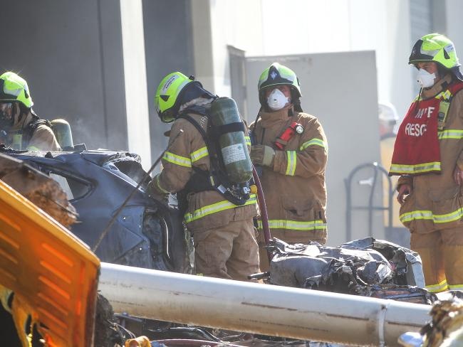 máy bay đâm vào trung tâm thương mại ảnh 2 may bay dam vao trung tam thuong mai anh 2