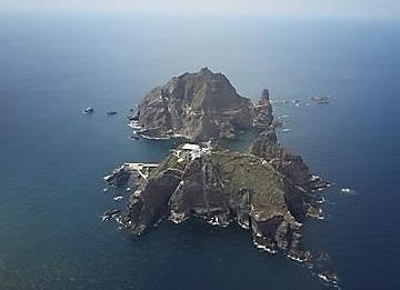 Han Quoc tap phong thu tren dao tranh chap, Nhat noi gian hinh anh