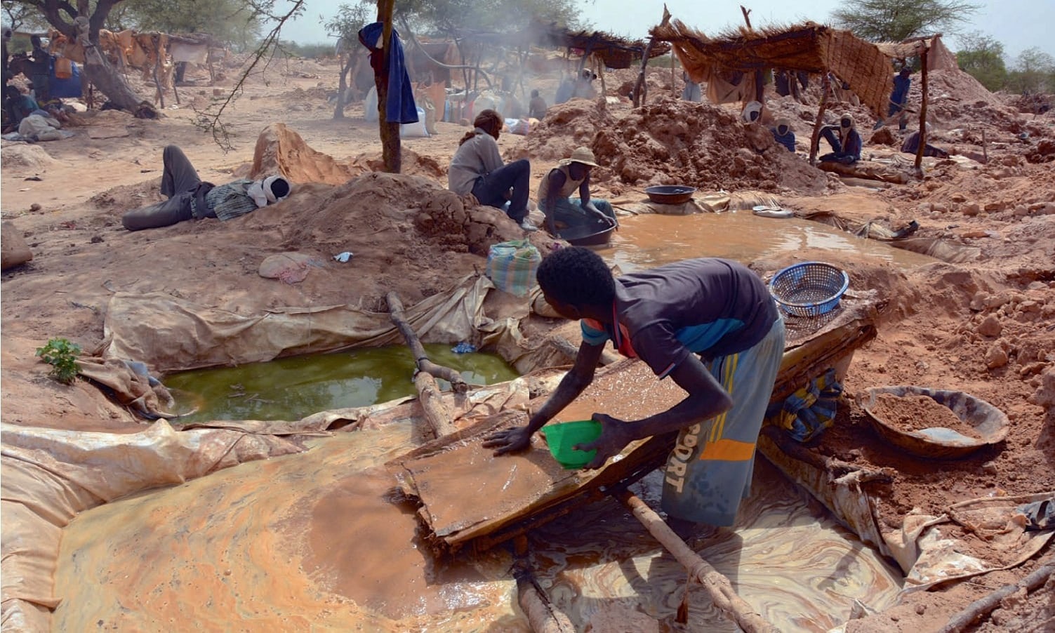 Chau Phi: Con sot vang va giac mo doi doi tai chau Au hinh anh