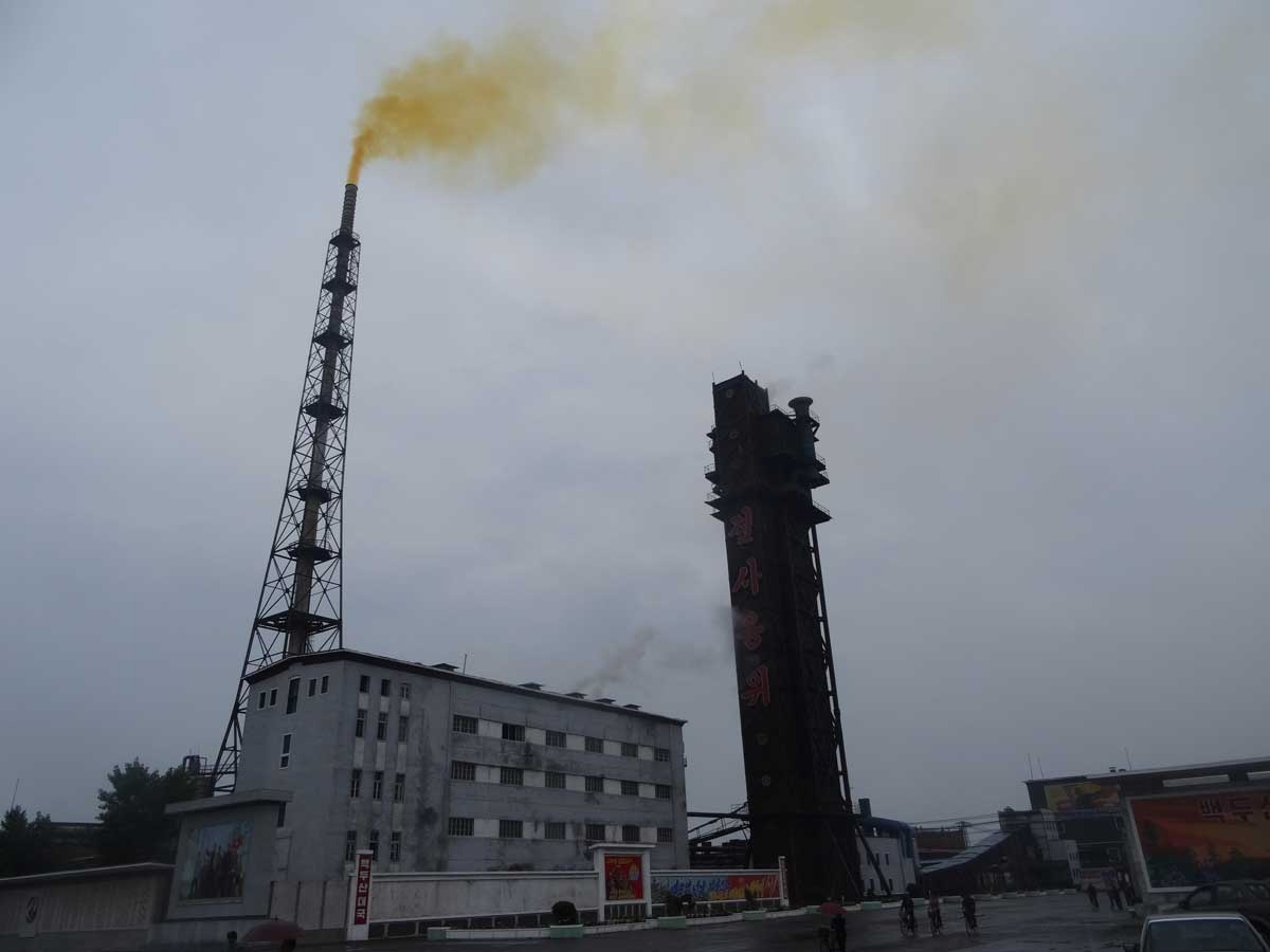 Quần áo làm từ đá ở Triều Tiên ảnh 6 Quan ao lam tu da o Trieu Tien anh 6