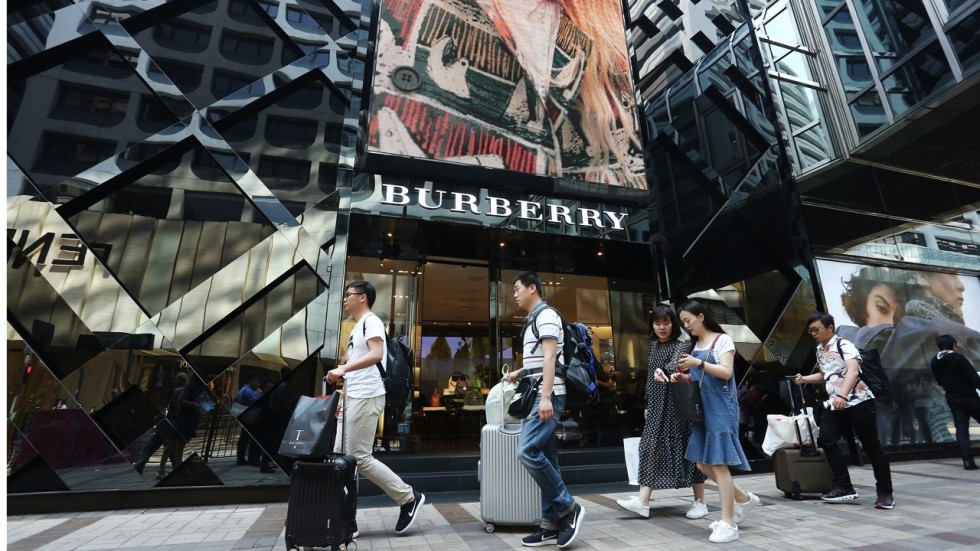 thanh niên Trung Quốc mua hàng hiệu ảnh 1 thanh nien Trung Quoc mua hang hieu anh 1