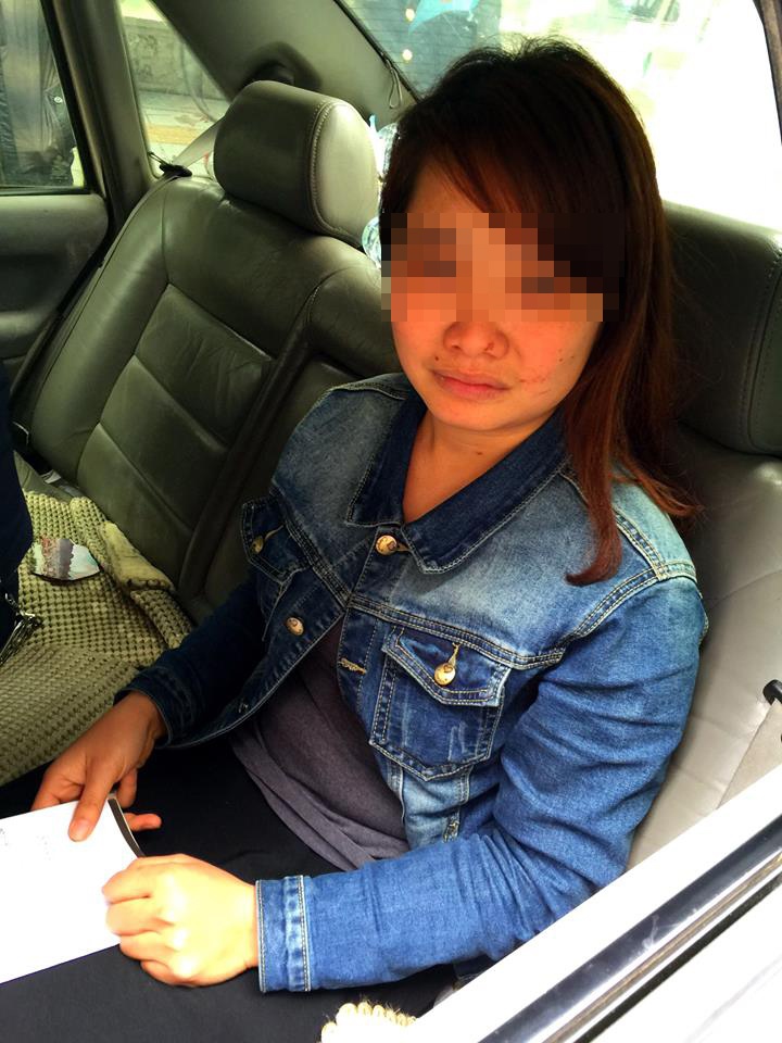 co gai Viet nhay khoi o to o Trung Quoc anh 1