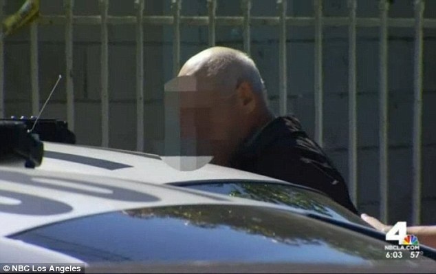 My: Cha giet con vi la nguoi dong tinh hinh anh