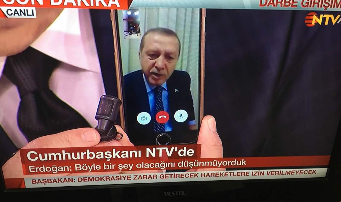 Facetimes cuu tong thong Tho Nhi Ky anh 1