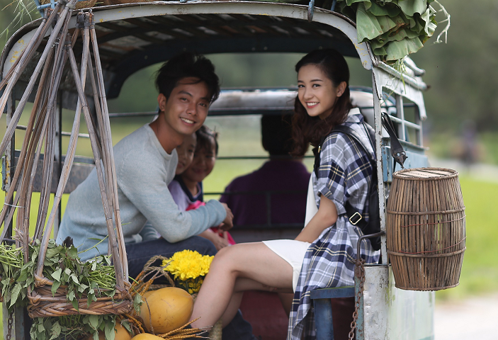 'Cho em gan anh them chut nua': Ngon tinh gian di hinh anh